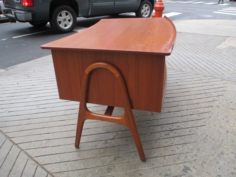 svend aage madsen desk